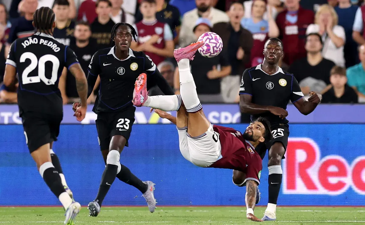 Lucas Paquetá causa em West Ham x Chelsea mas sofre situação impressionante na Inglaterra