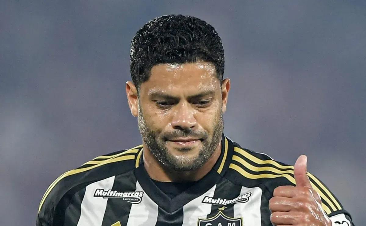 "Muito talento"; Hulk se rende a qualidade de titular do Flamengo