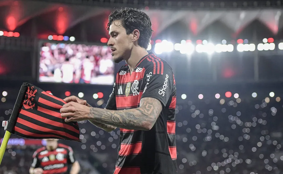 Pedro repete hat-trick histórico em goleada do Flamengo e iguala marca antiga