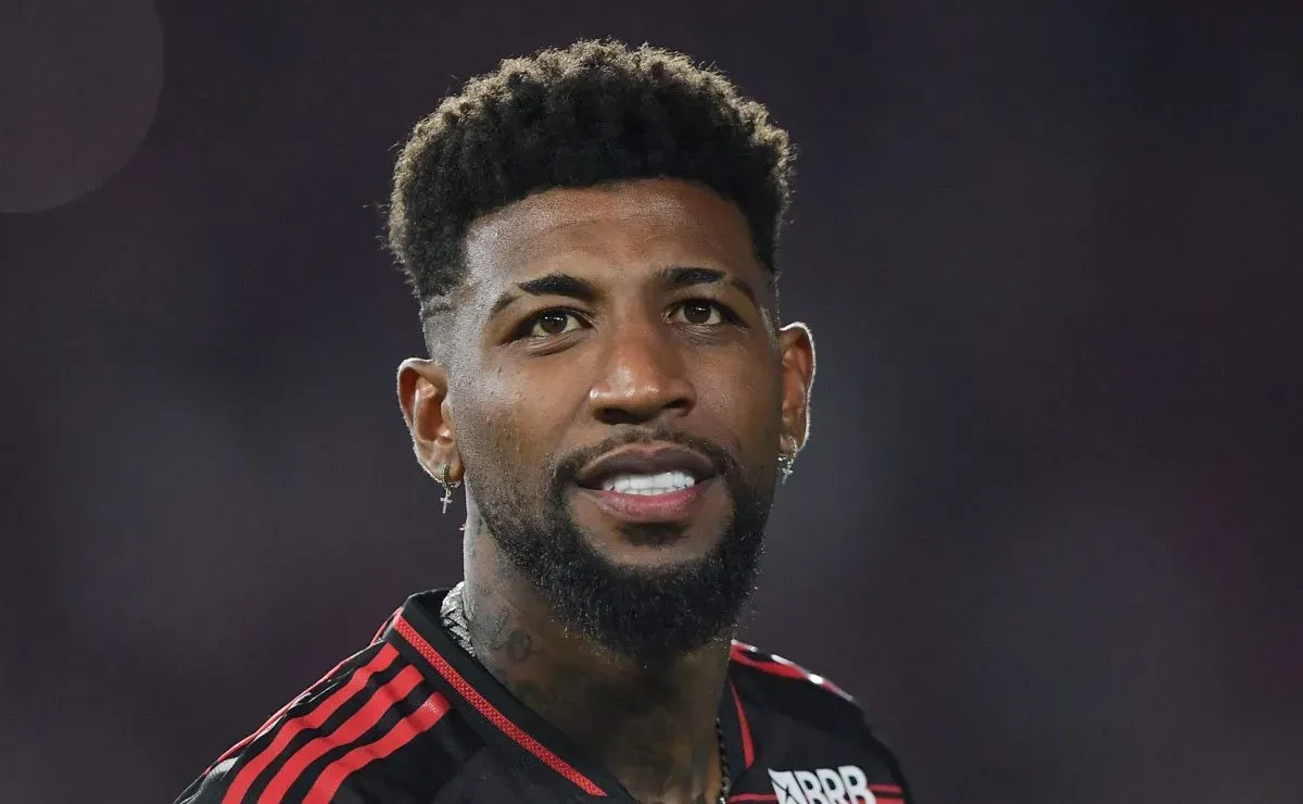 Situação de Emerson Royal após vaias é alvo de comentários, e Venê Casagrande não poupa