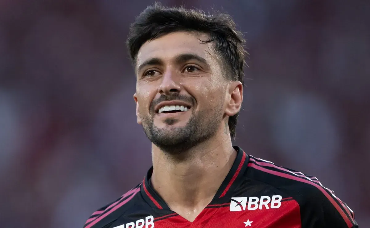 Arrascaeta fica a 14 jogos de recorde em temporada pelo Flamengo