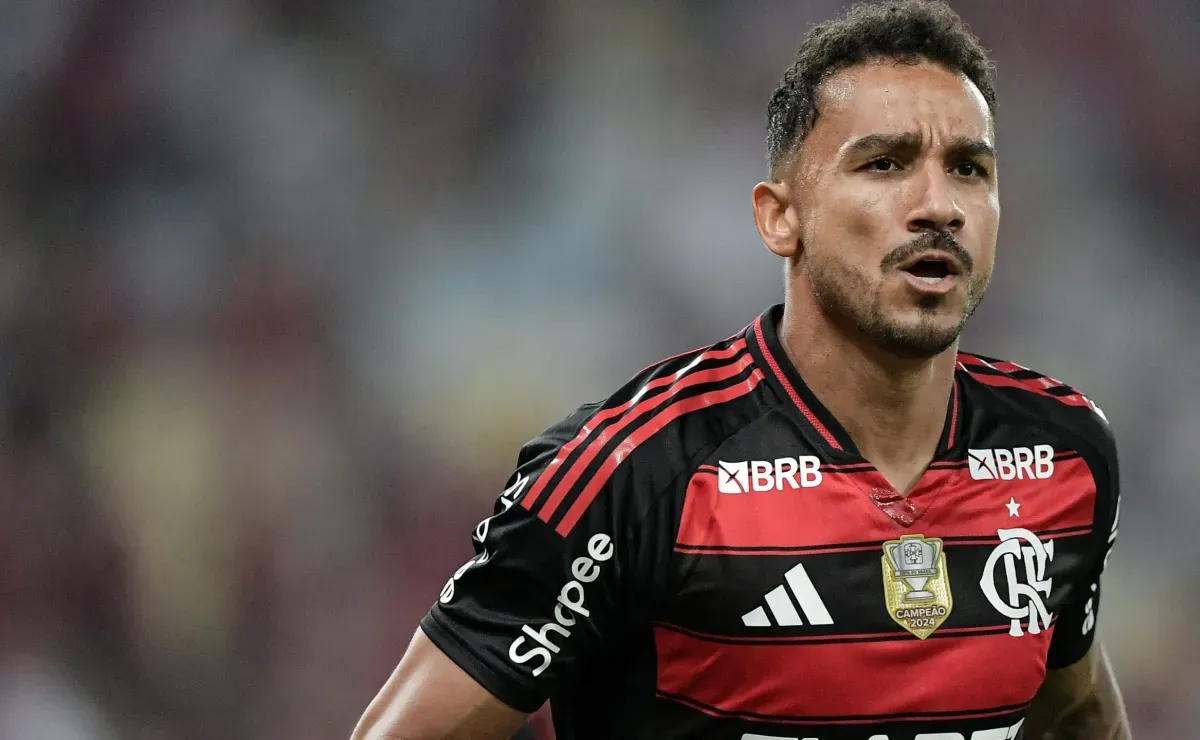 Danilo, do Flamengo, se recusa a cumprimentar árbitro após vitória contra o Estudiantes; confira vídeo