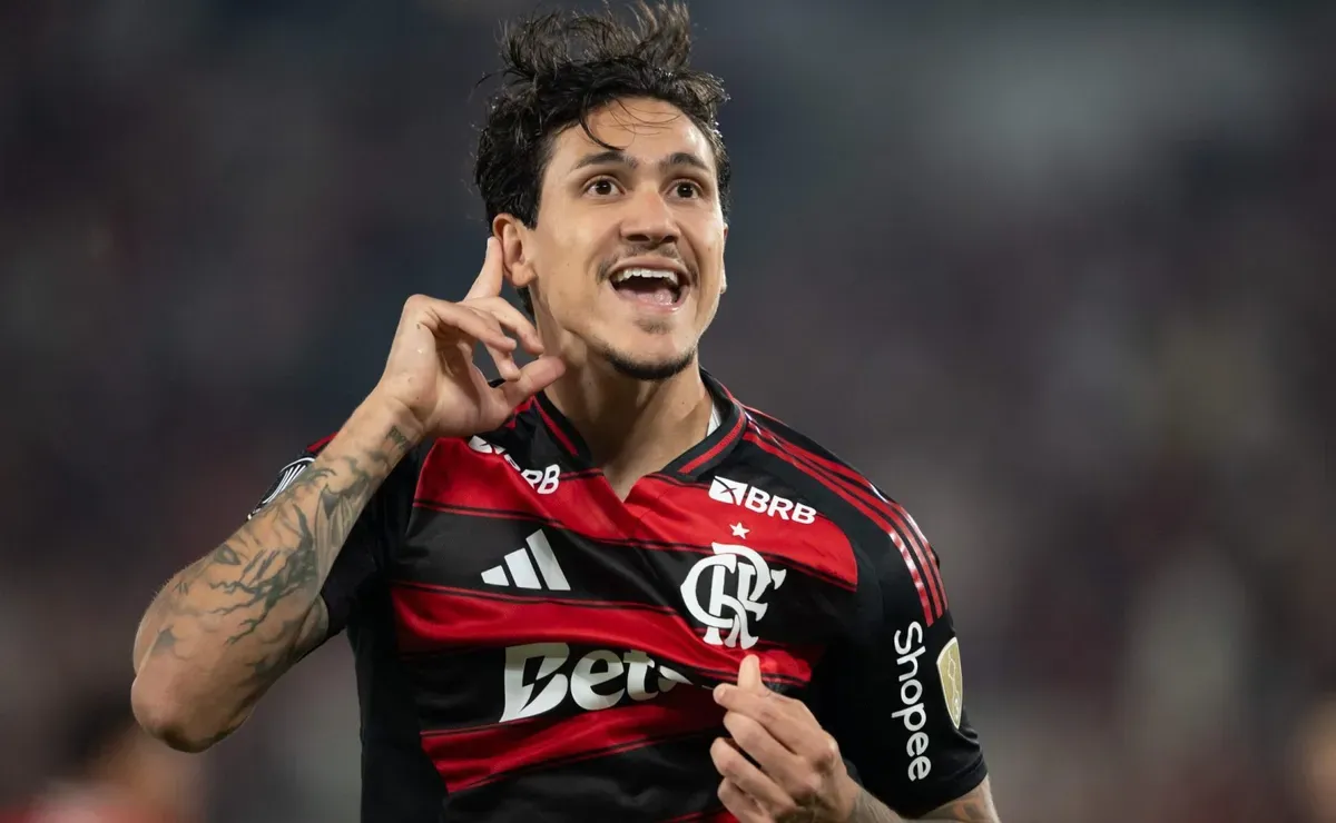 Enquete elege o trio de ataque ideal do Flamengo em 2025