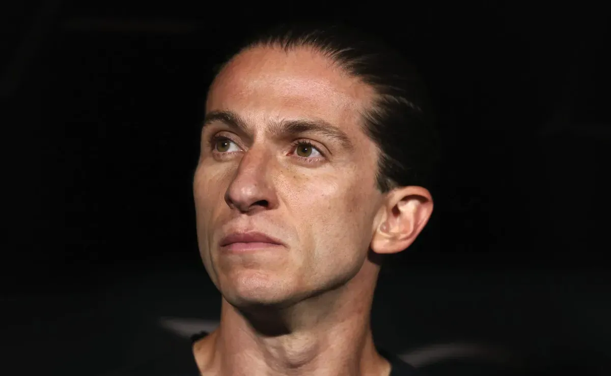 Filipe Luís recebe oferta 900% maior de clube da Champions e assusta Flamengo