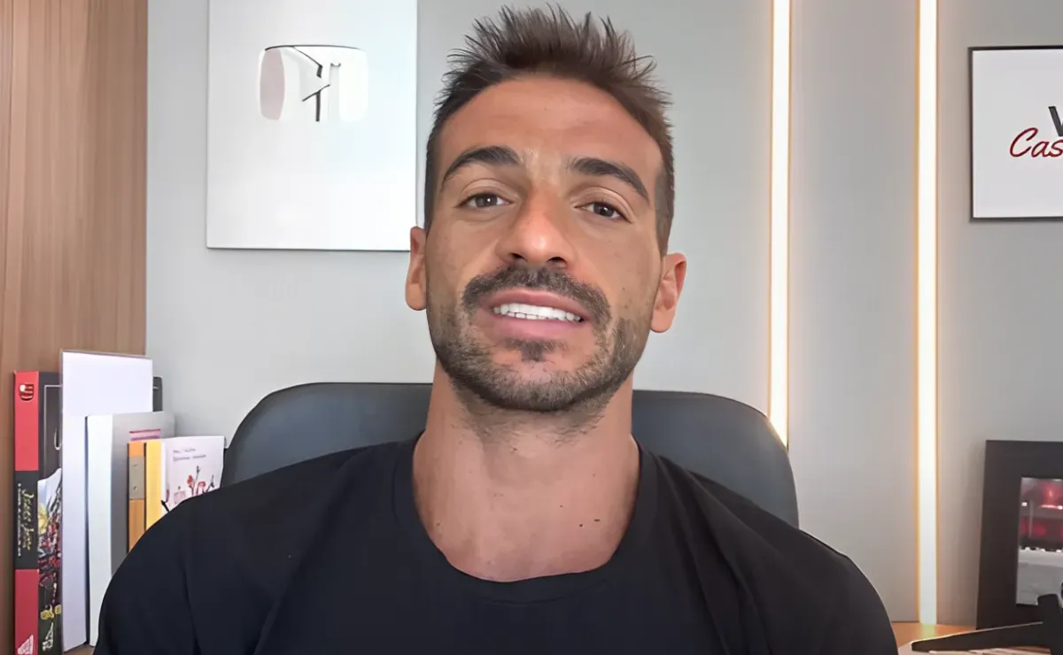 Flamengo mandou atacante embora por mau comportamento, indisciplina e após polêmica, revelou Venê Casagrande