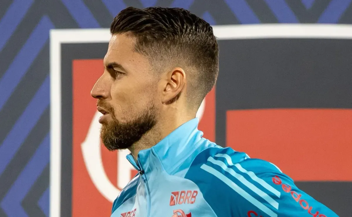 Jorginho faz testes físicos na Argentina e tem nova decisão envolvendo o meia para enfrentar os argentinos