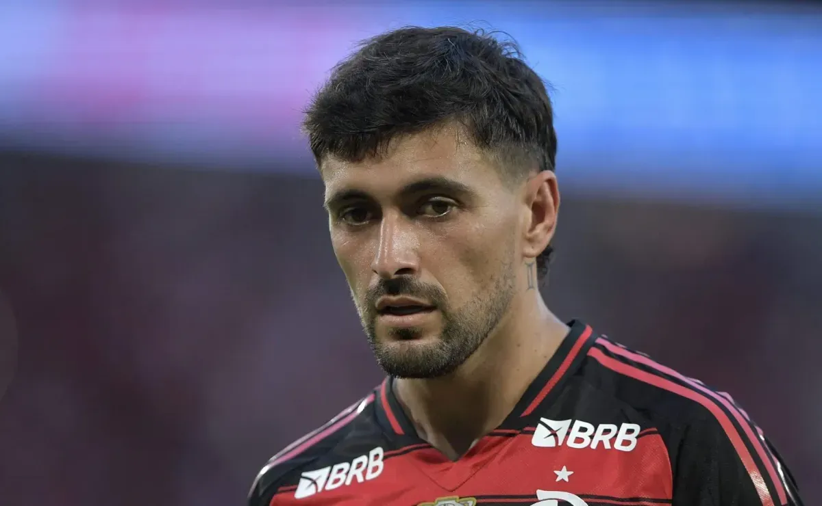 Maestro Júnior cita Zico ao exaltar Arrascaeta no Flamengo: "Fazia na mesma naturalidade"