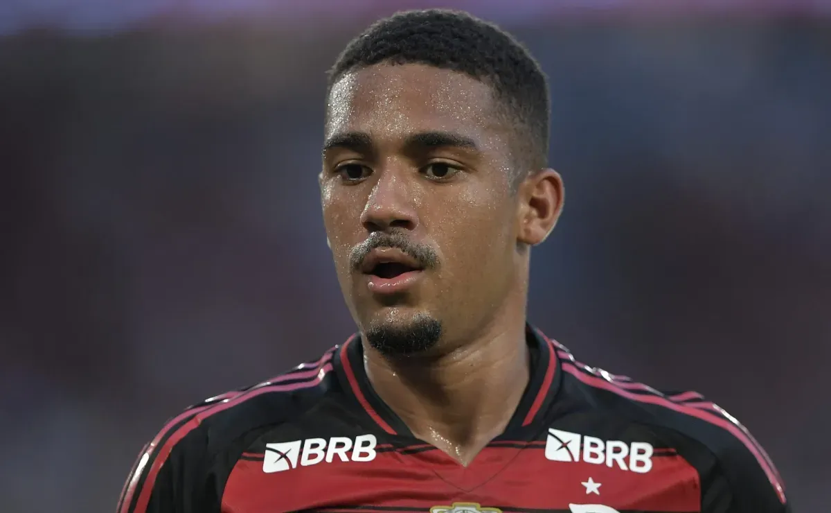 Samuel Lino marca golaço em treino da Seleção e web reage