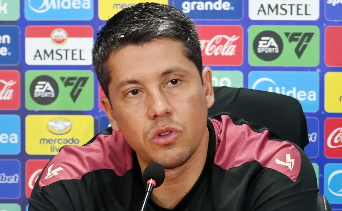 Thiago Carpini manda a real sobre o Flamengo de Filipe Luís na coletiva