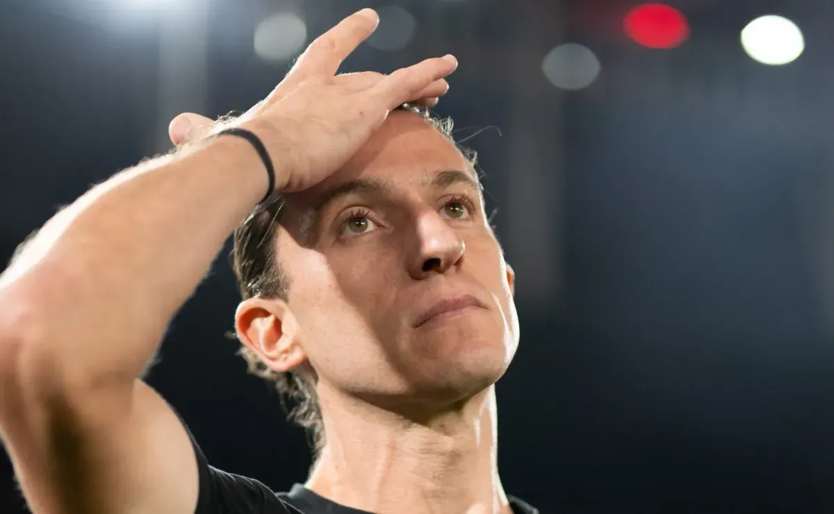 Torcida critica estratégia de Filipe Luís antes de Corinthians x Flamengo