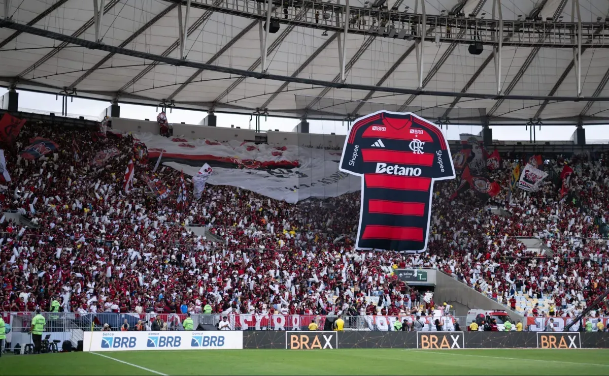 Torcida do Flamengo cutuca rivais por terem se tornado SAF
