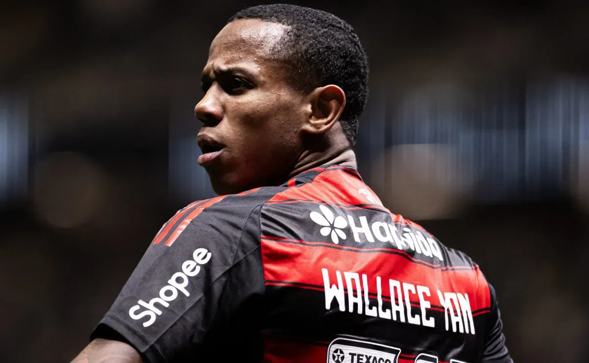 Torcida do Flamengo pede mais chances para Wallace Yan a Filipe Luís