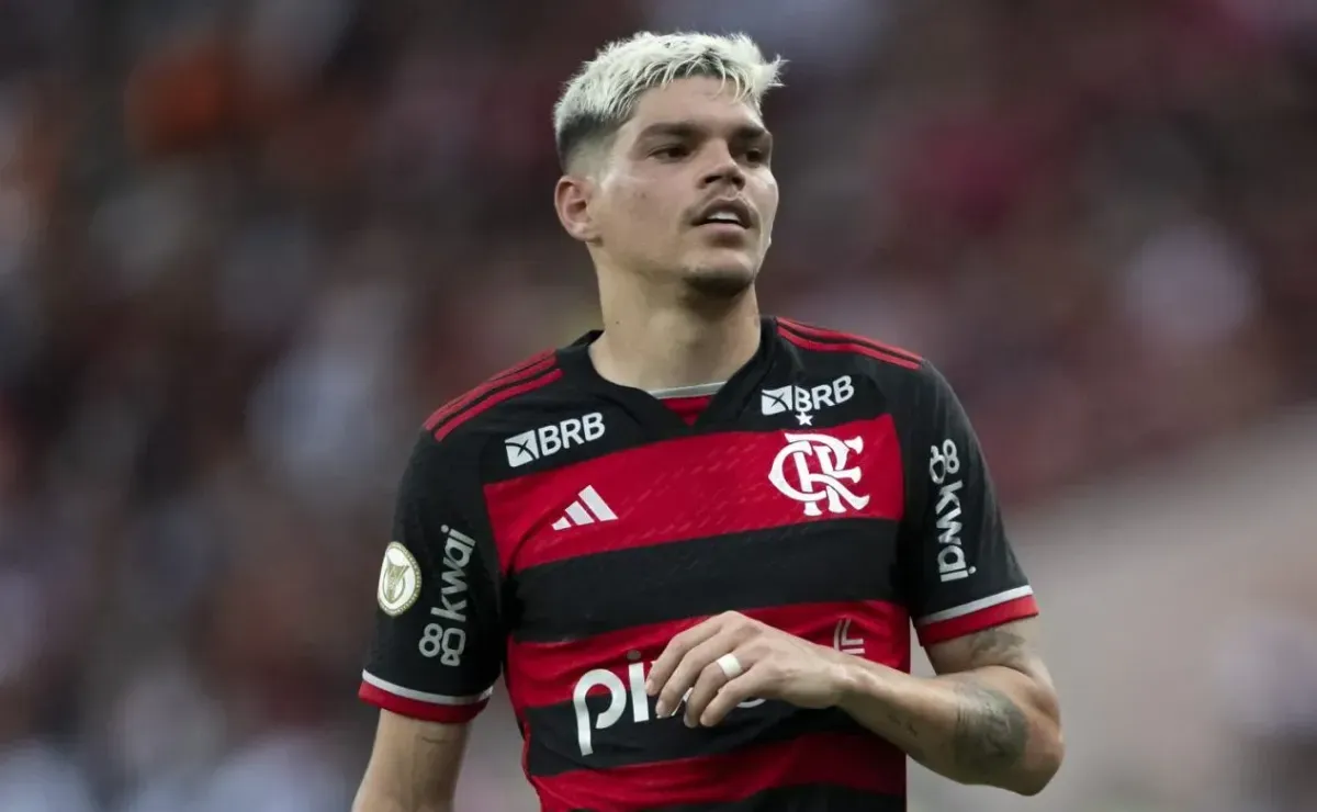 Ayrton Lucas pode ser negociado pelo Flamengo no próximo ano