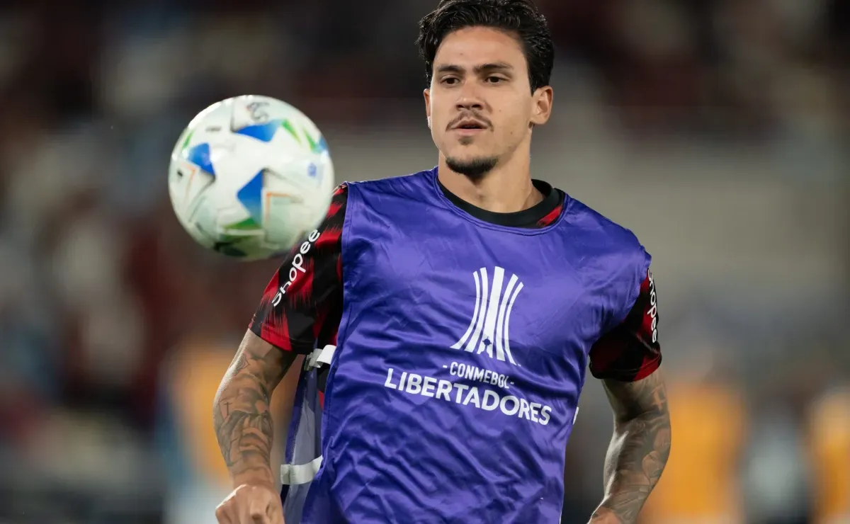 Bruno Henrique e Gonzalo Plata disputam vaga no ataque do Flamengo