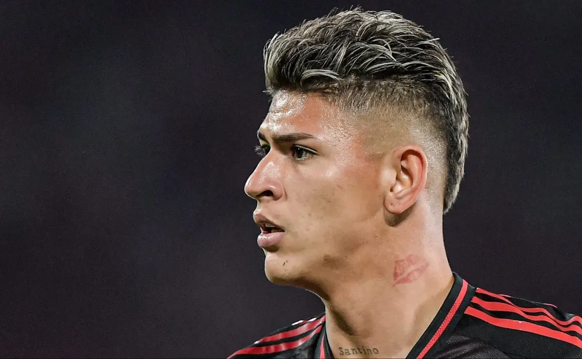 Carrascal é elogiado no Flamengo por adaptação rápida e bastidores são expostos