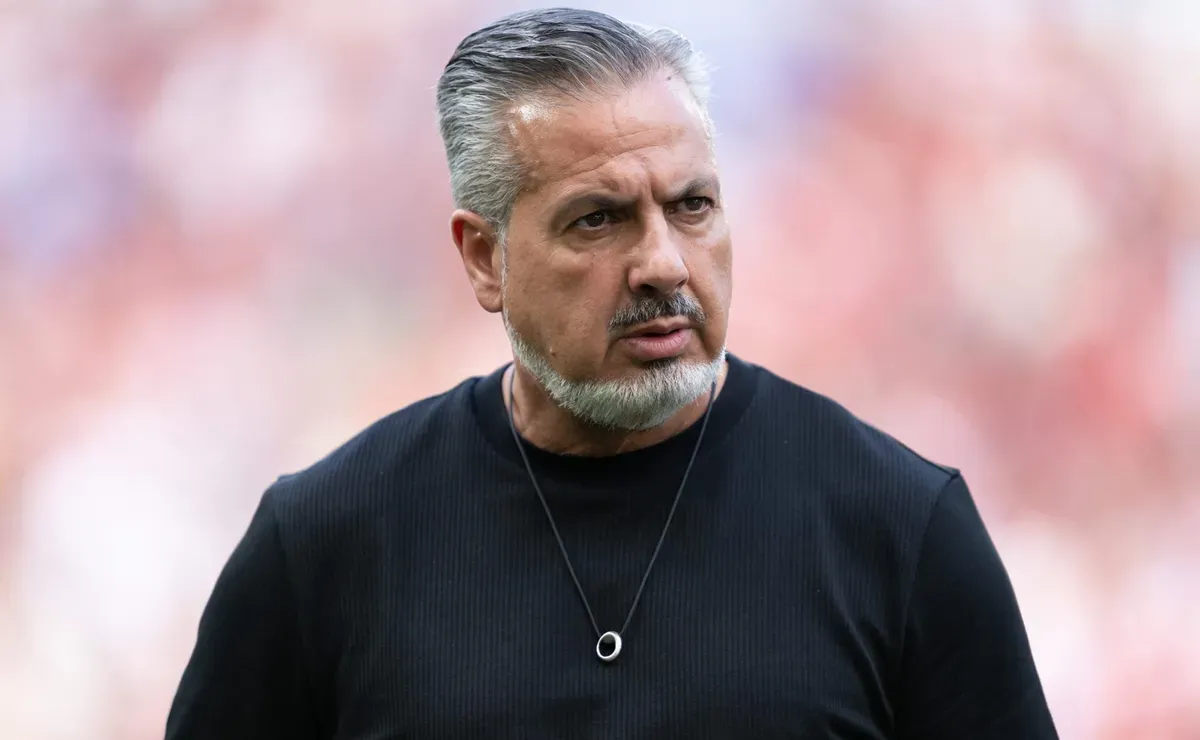 Cleiton, do Flamengo, assina pré-contrato com o Wolfsburg e vai jogar na Alemanha