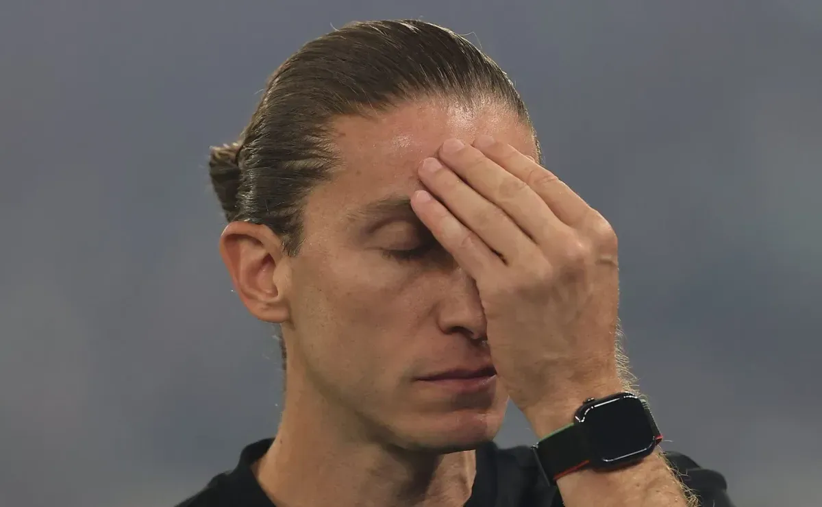 Fernando Prass critica Filipe Luís por "se render ao sistema" no Flamengo