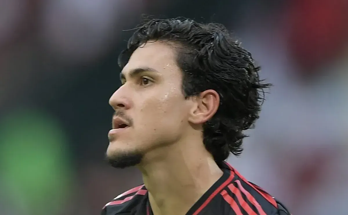 Filipe Luís barra Pedro no Flamengo e atacante perde espaço novamente