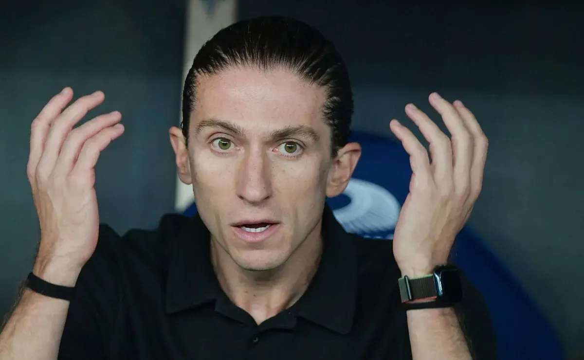 Filipe Luís é atacado por Anderson Barros após Flamengo x Palmeiras