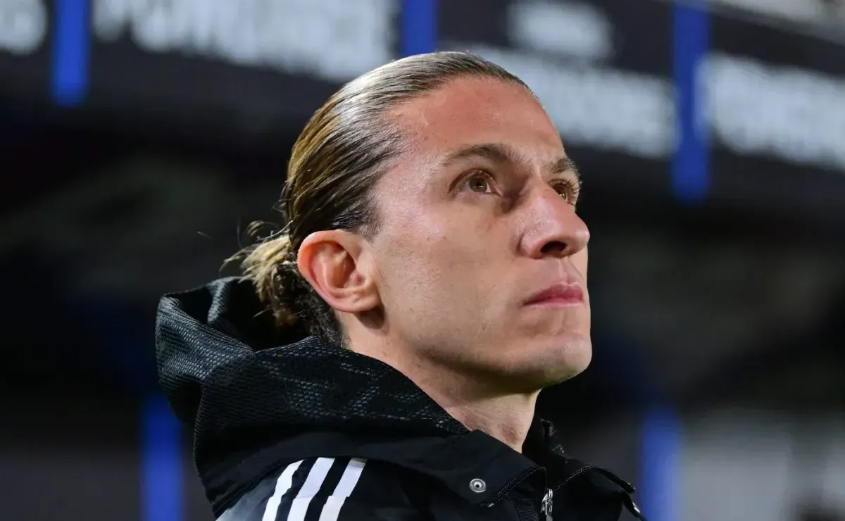 Filipe Luís só vai definir futuro no Flamengo no fim da temporada