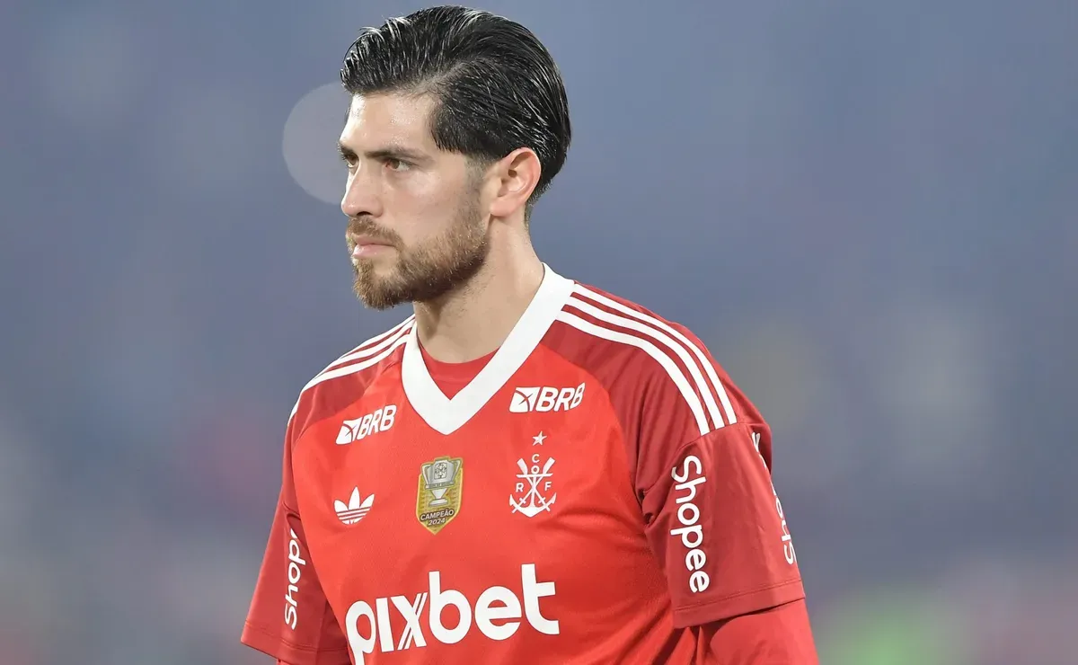 Flamengo adia renovação de Rossi e ajuda goleiro com cidadania brasileira