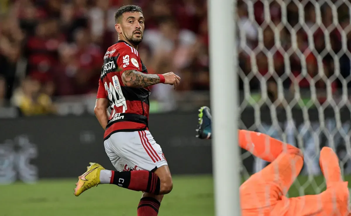 Flamengo provoca o Palmeiras e relembra vitórias marcantes