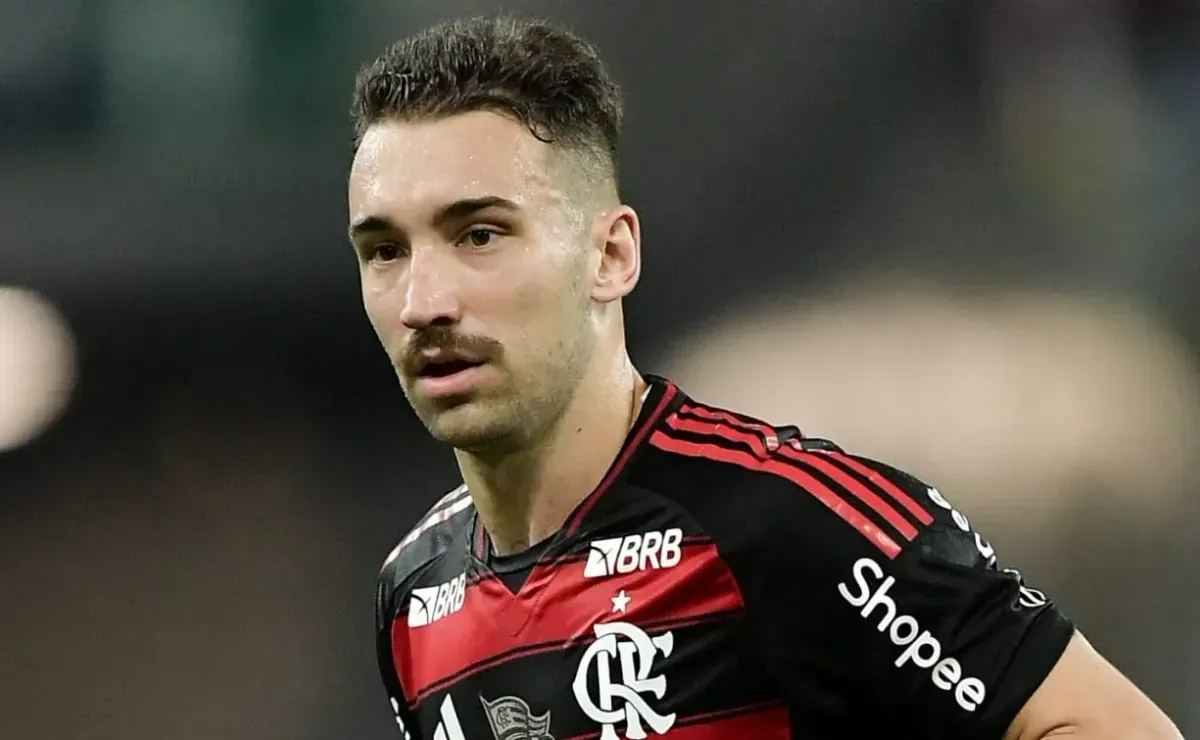 Léo Ortiz deixa Marcanã com perna imobilizada após Flamengo x Palmeiras