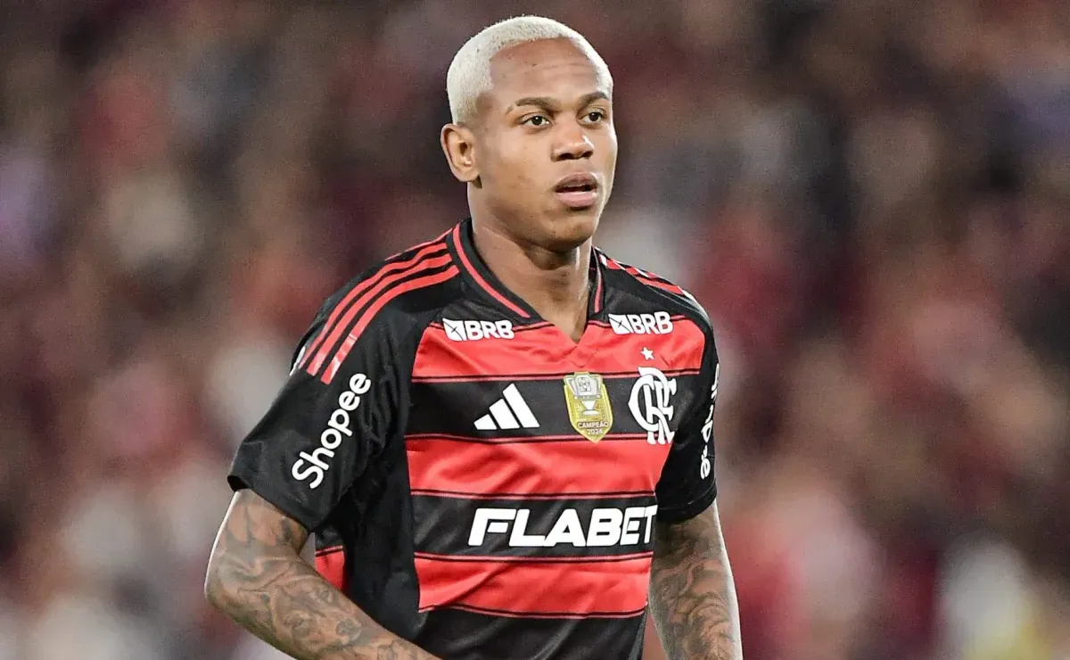 Maestro Júnior critica Wallace Yan por expulsão na derrota do Flamengo