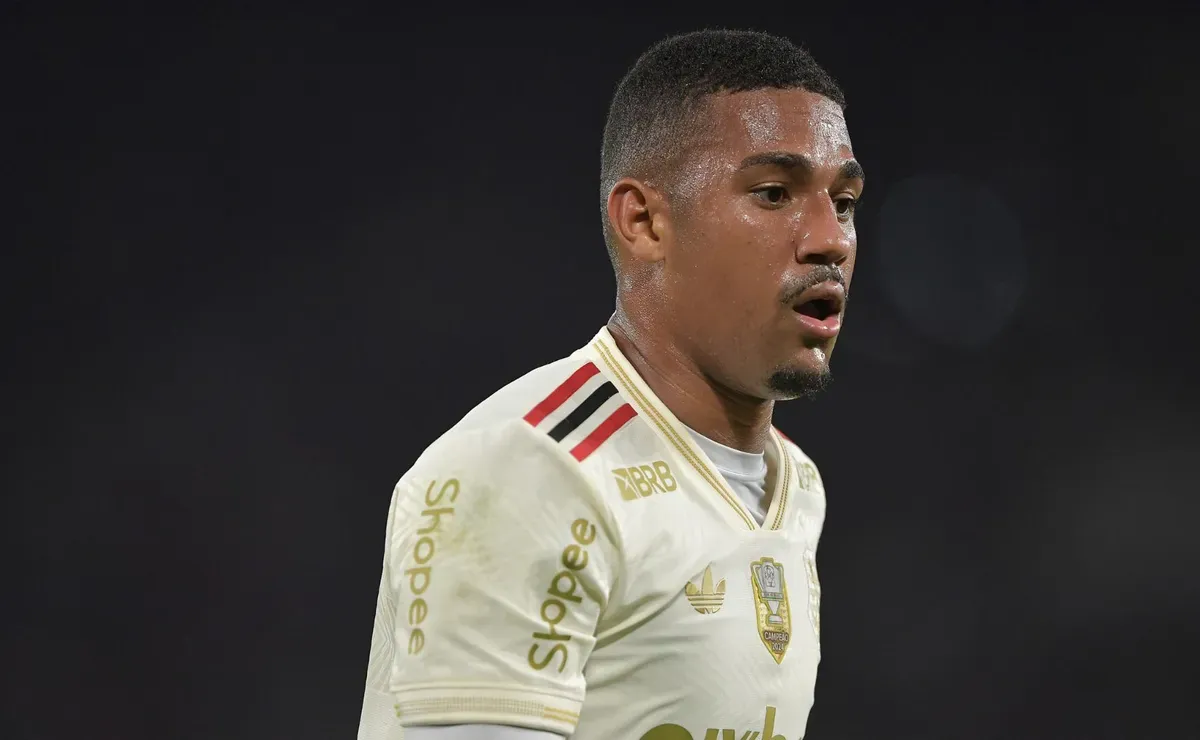 Samuel Lino vira homem de confiança e 'escapa' de mudanças de Filipe Luís no Flamengo