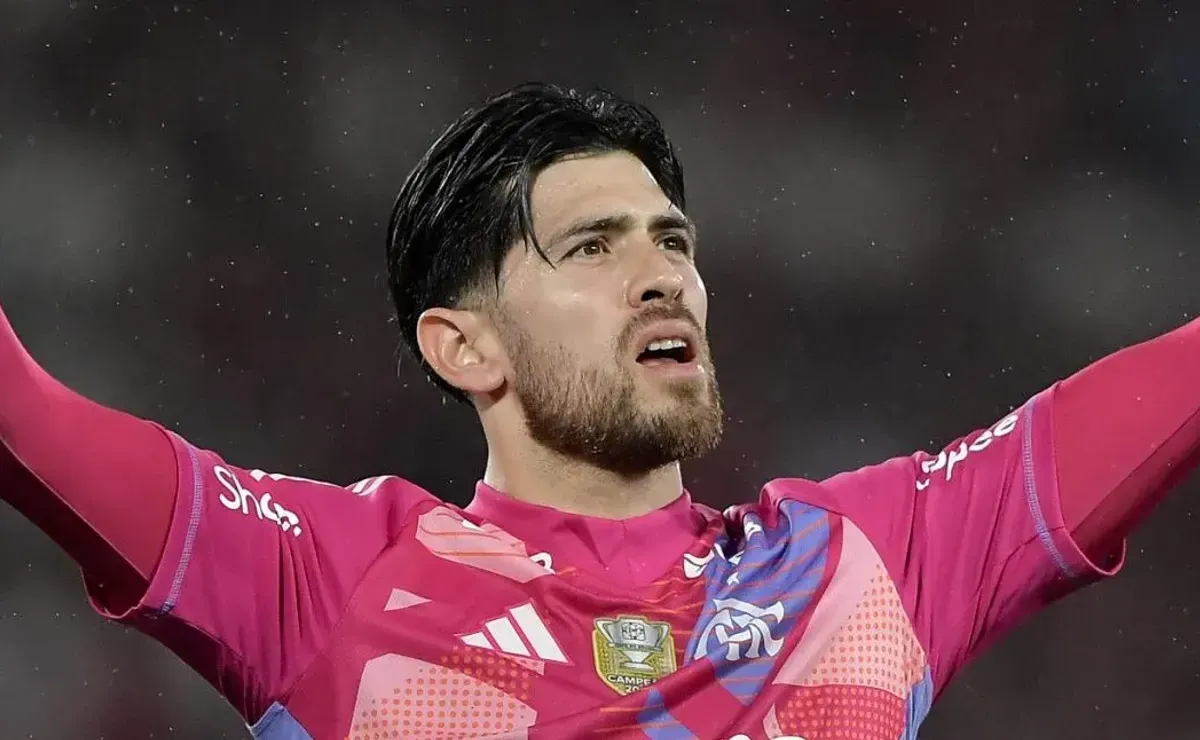 Torcida do Flamengo ovaciona Rossi nas redes sociais