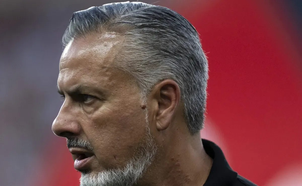 Wallace Yan e Juninho devem ter oportunidades no Flamengo com lesão de Pedro