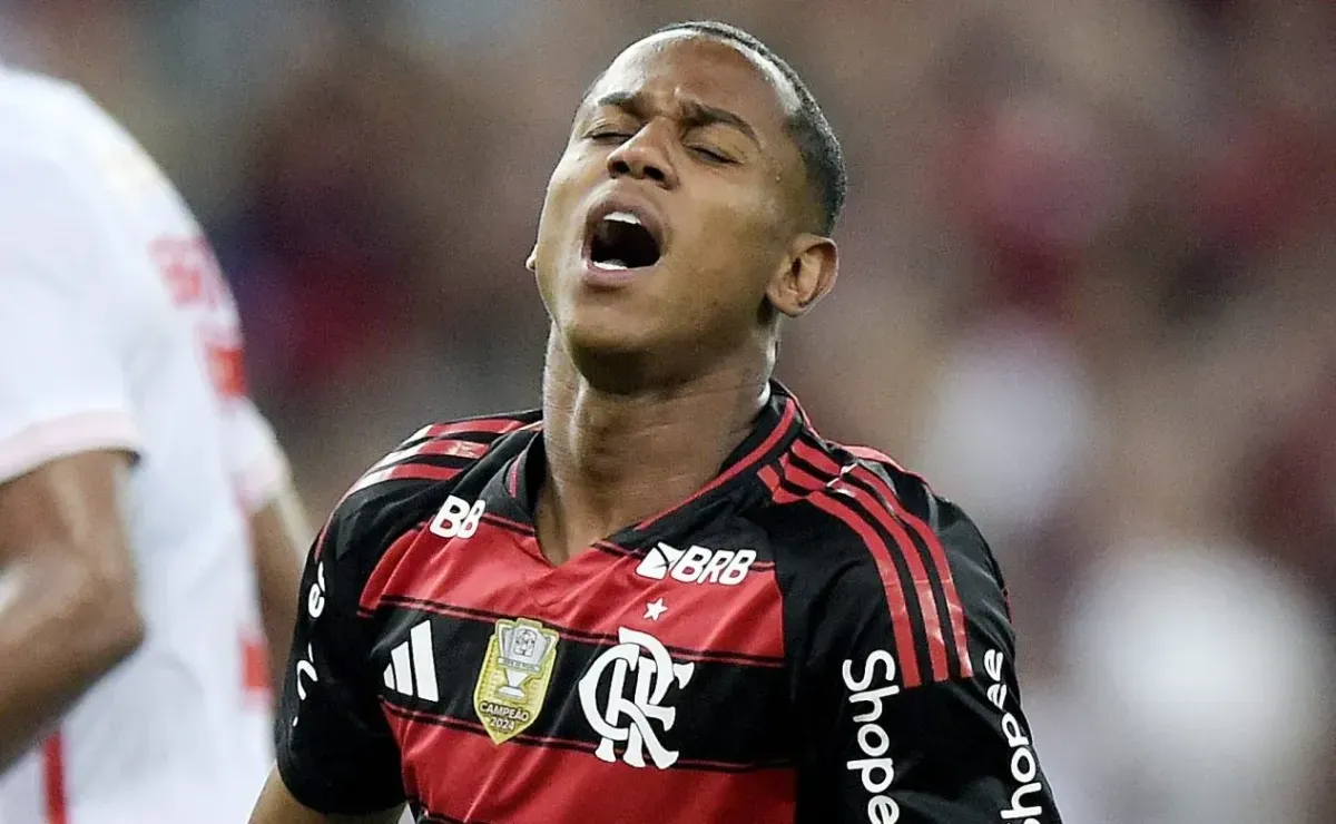 Wallace Yan recebe multa salarial após expulsão relâmpago no Flamengo