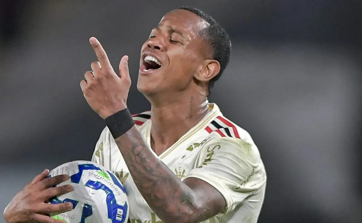 Wallace Yan tem mais cartões que todos defensores do Flamengo