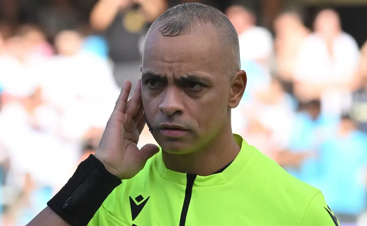 Wilton Pereira Sampaio apitou 4 vitórias e 1 derrota do Flamengo