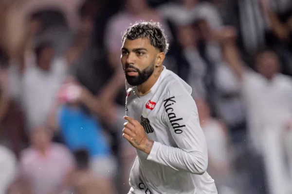 Gabigol se lesiona e aumenta crise no Santos antes de jogo decisivo