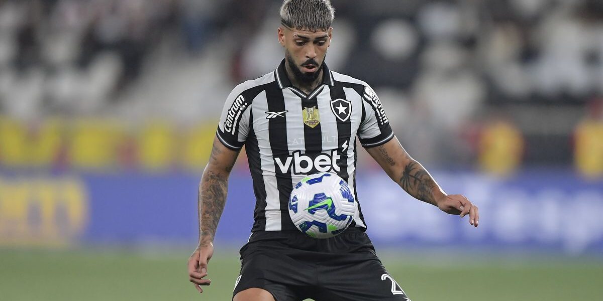 Expulsão de Alexander Barbosa afunda Botafogo contra o Flamengo