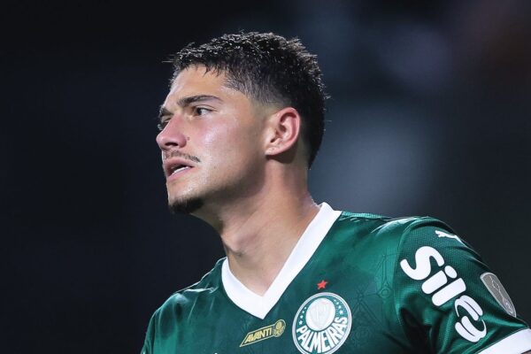 Crise na zaga do Palmeiras pode ‘ressuscitar’ Emi Martínez