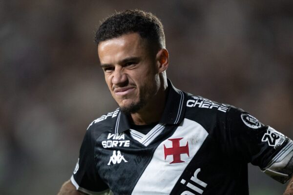 Corinthians mira goleiro e centroavante; Coutinho está fora