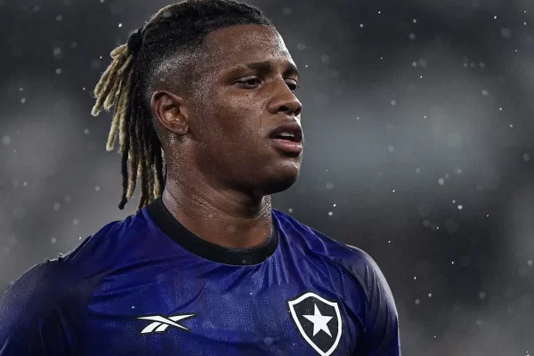 Danilo: Momento do Botafogo preocupa, mas não tira foco na Copa