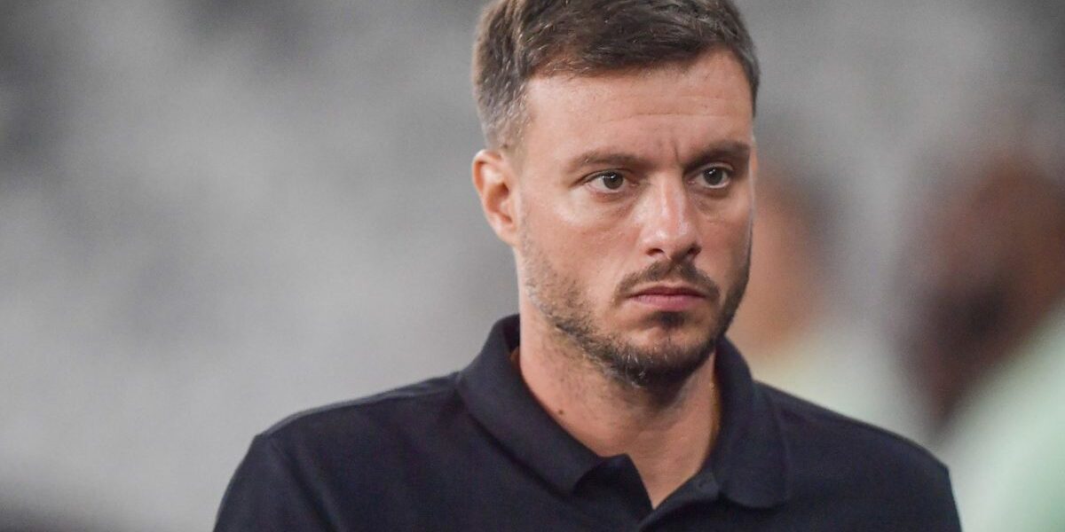 Botafogo sob pressão define time para enfrentar o Palmeiras