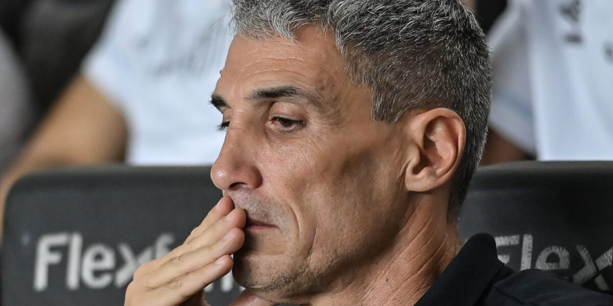 Vojvoda na corda bamba: reunião decide futuro no Santos