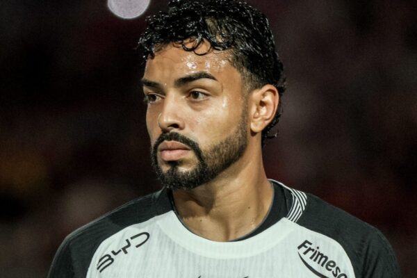 Bidu se queima com torcida do Corinthians após vexame: ‘Abaixa tua bola’