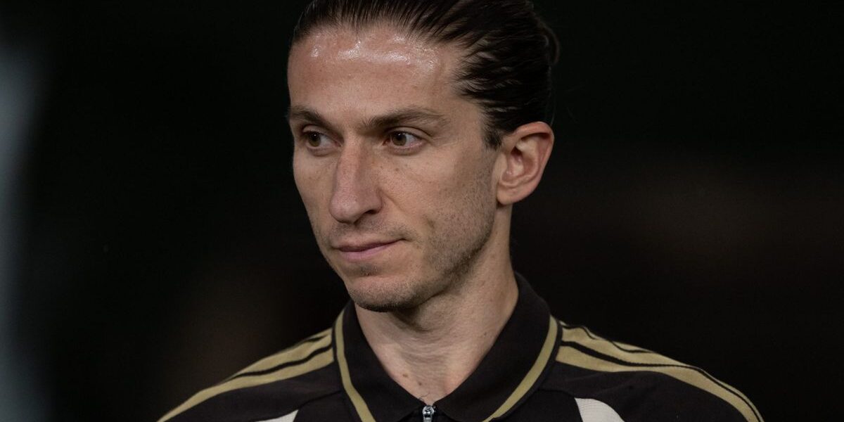 Filipe Luís é o favorito para assumir o Cruzeiro após Tite