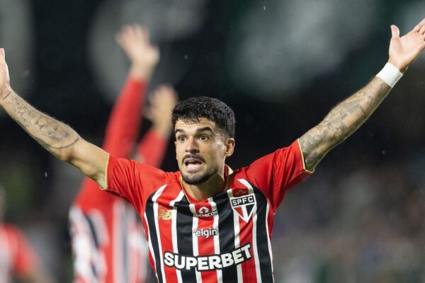 Cauly falha e vira alvo após derrota do São Paulo no clássico