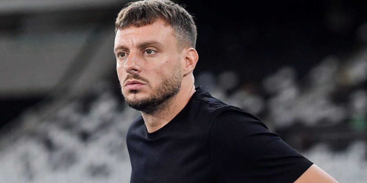 Anselmi joga a carreira contra o Bragantino; Botafogo define time