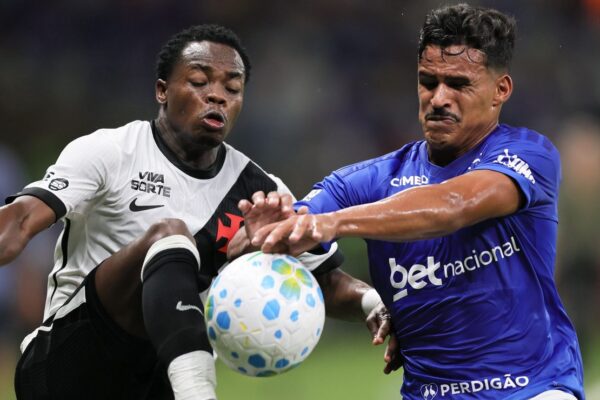 Cruzeiro empata com Vasco no fim, mas Tite segue na corda bamba