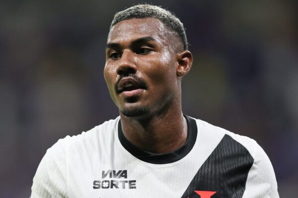 Cuiabano vira desejo da torcida do Flamengo na lateral-esquerda