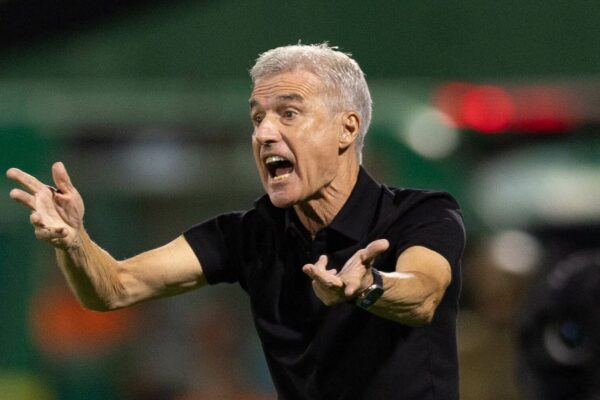 Castro revela desvantagem do Vasco antes de clássico contra o Grêmio