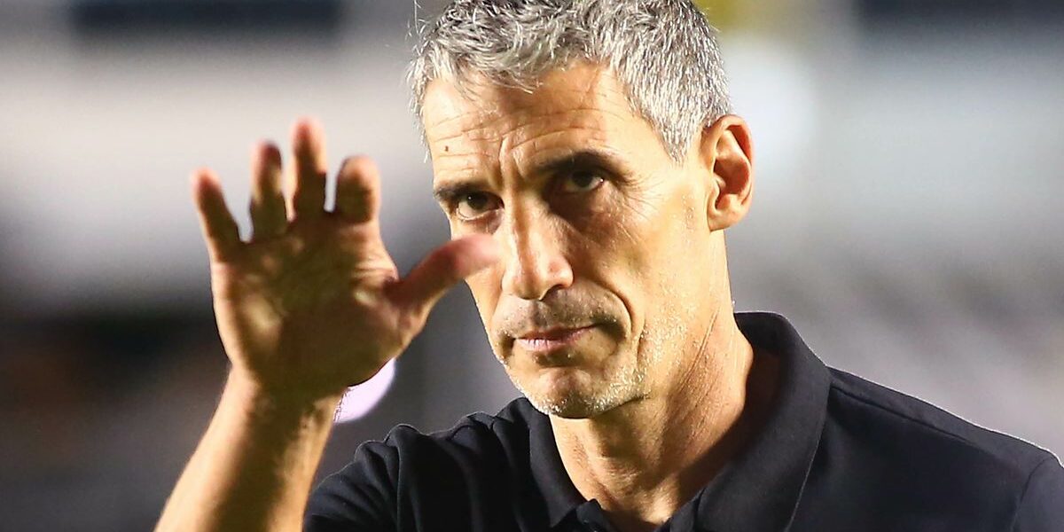 Vojvoda cai no Santos após derrota; Crespo e Cuca são cotados