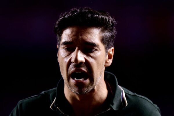 Abel Ferreira expulso no Choque-Rei e perde jogo contra Grêmio